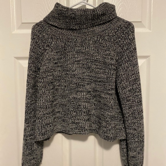 Turtleneck sweater - Picture 2 of 3